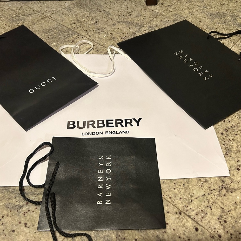 16 different shopping bags with Logo